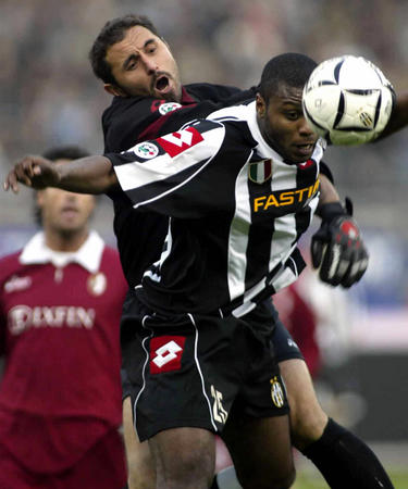 2011年至今欧冠门将失误丢球榜：诺伊尔10次居首，奥纳纳在列